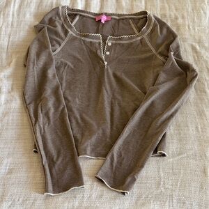 LN sz Sm Edikted Toast Ribbed Long-Sleeve Henley with Contrast Trim